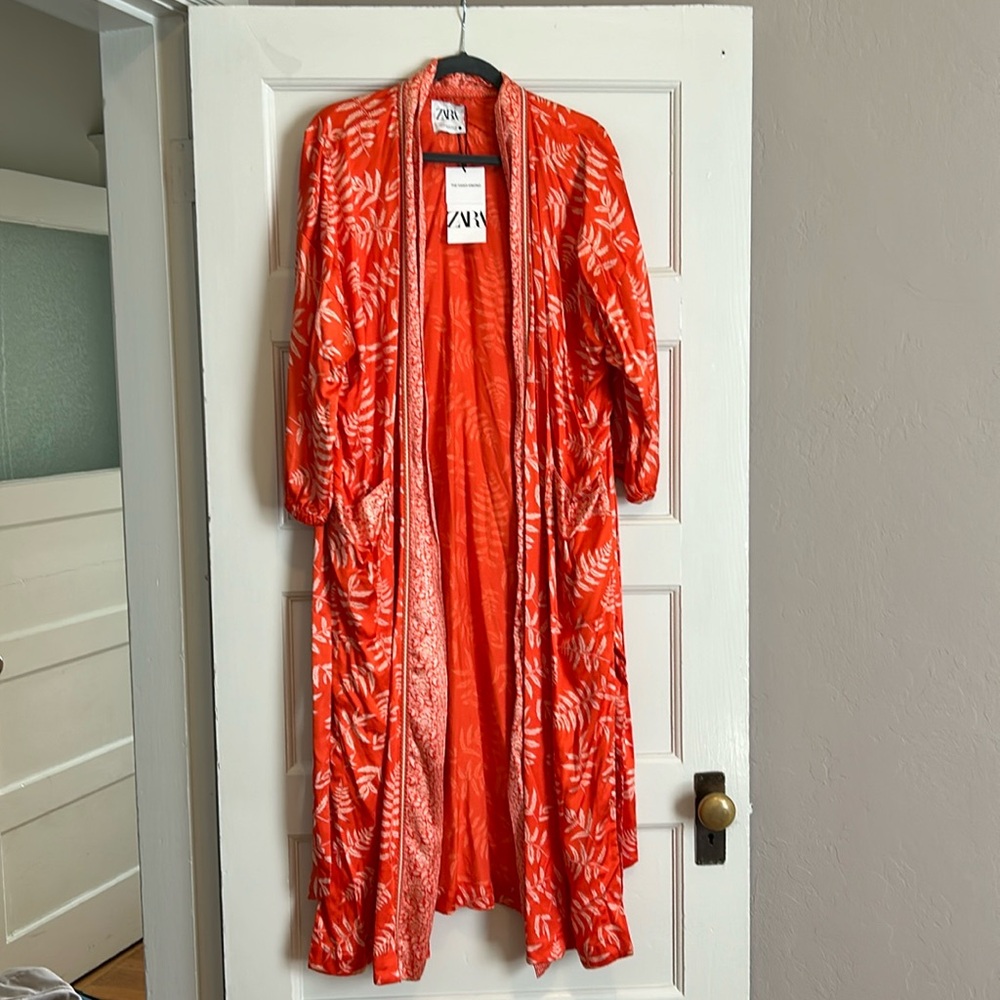 Gorgeous Zara kimono or robe. Size small. NWT.
